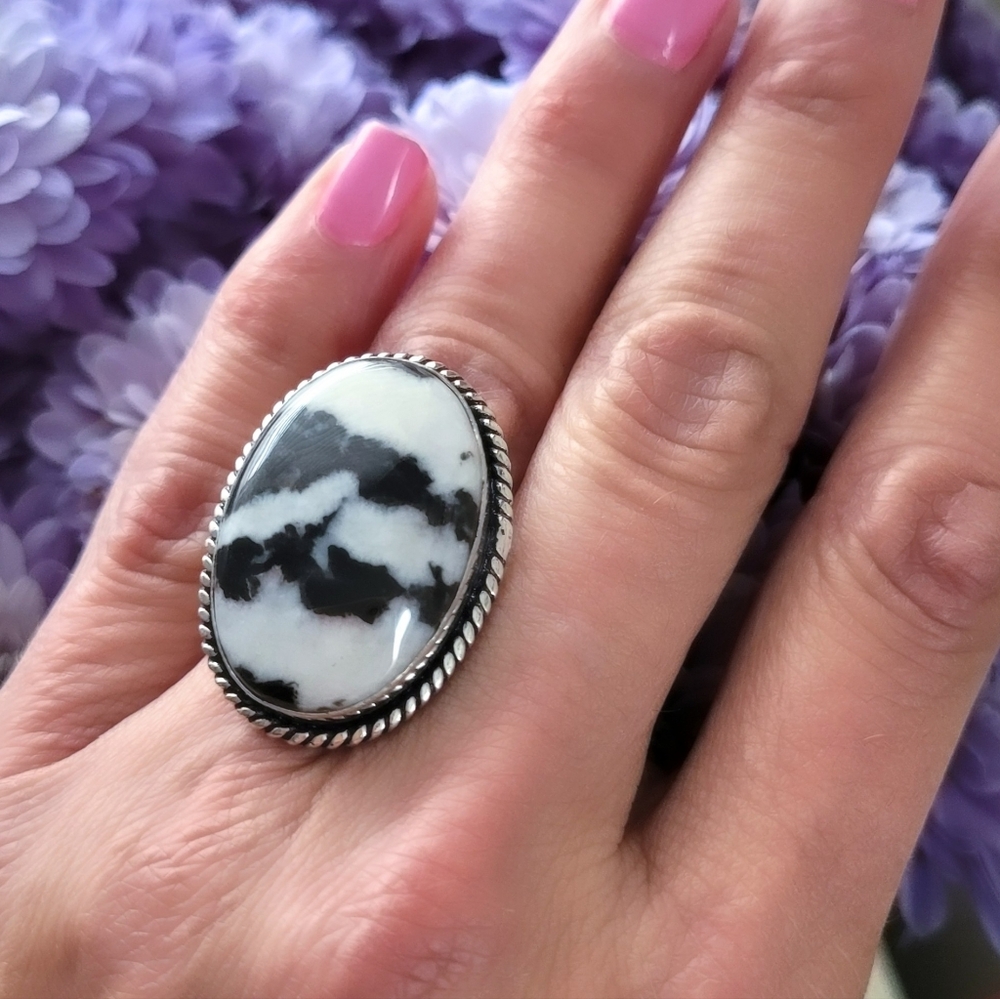 Elegant Black and White Marble Ring